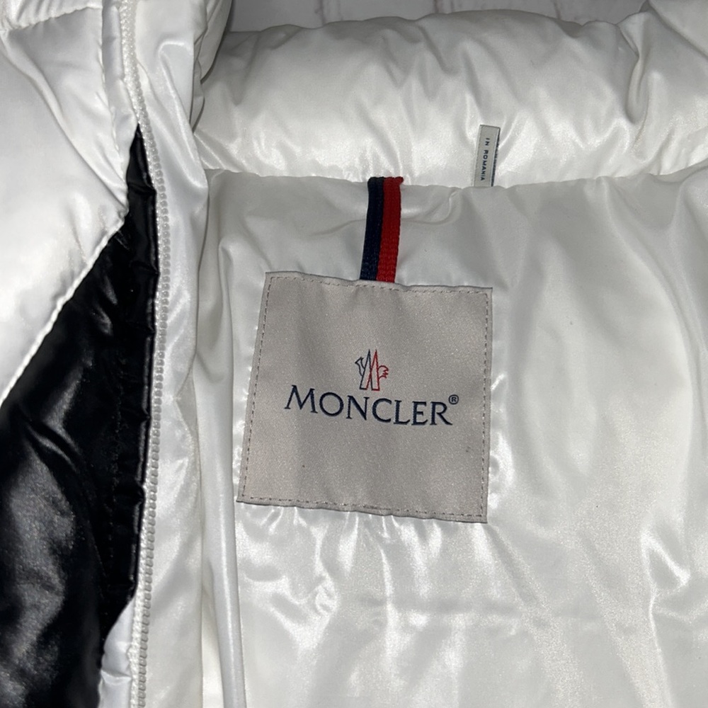 ❌ SOLD 😍MONCLER HAINE ZIG ZAG DOWN JACKET
WHITE & BLACK - Picture 13 of 15